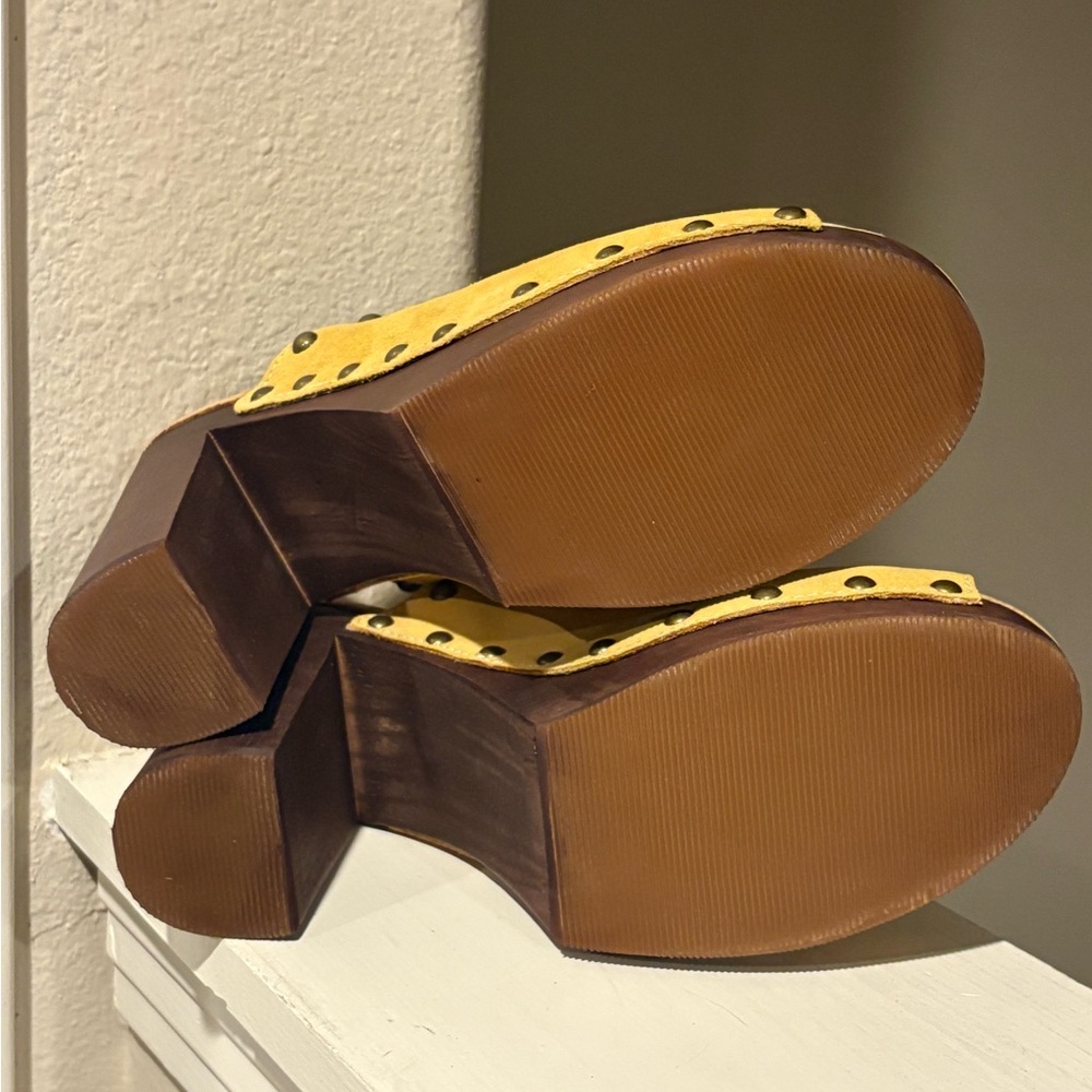 NEW- Sbicca Crowley Womens Sz 9  Marigold  Suede Slip On Mule Sandals Shoes - Picture 8 of 11